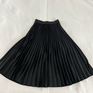 COPY - H&M Black Pleated midi Skirt